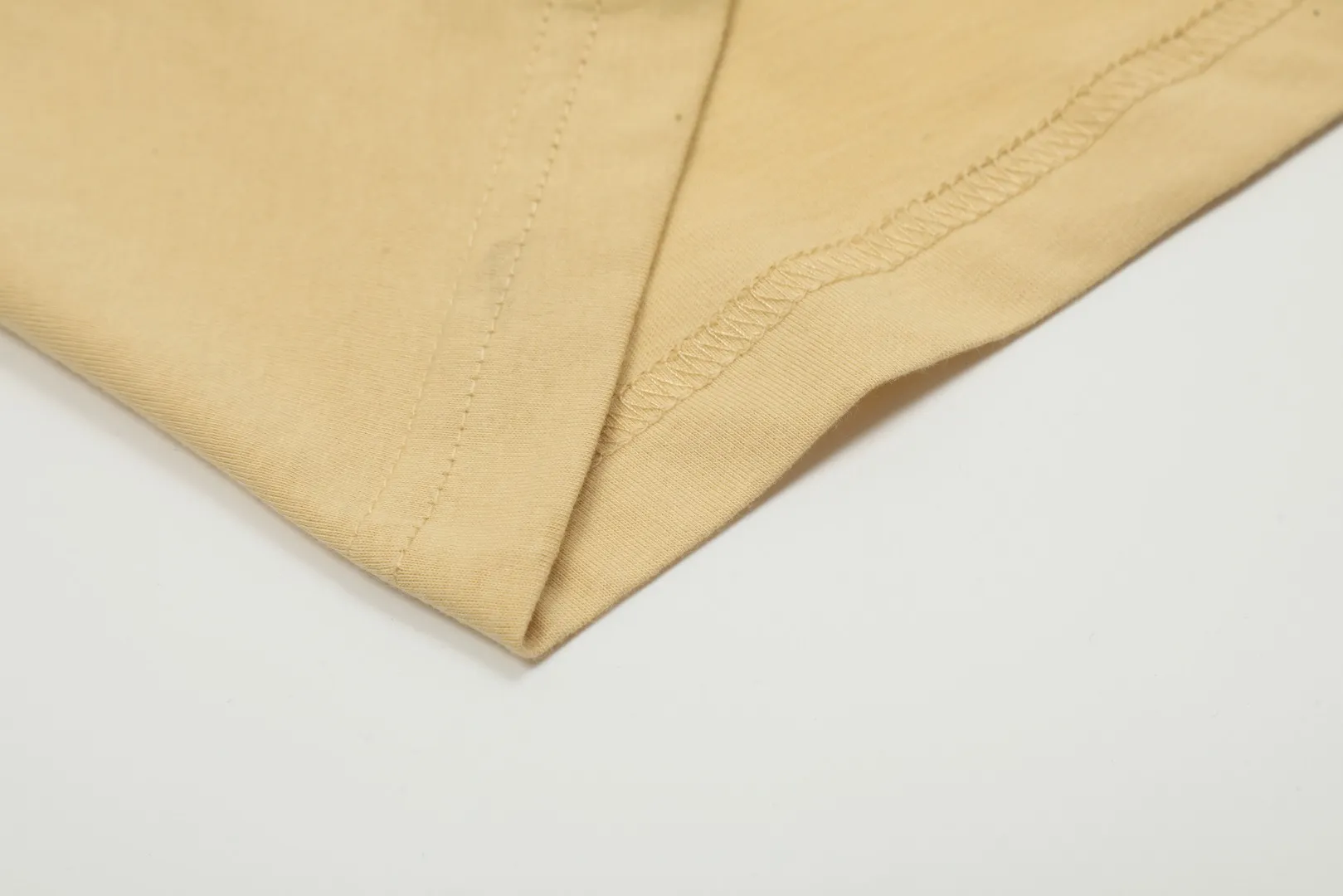 🅿️116 "Top quality" Style number: DS003# (not off the shelves all year round) [Ralph Lauren classic pony embroidered round neck basic short sleeves] ✅Ralph Lauren Ralph Lauren classic basic versatile round neck short sleeves ✅Main supplier platform live broadcast Wholesale entities Replenish when out of stock Not off the shelves ✅ZP quality 1:1 version Scan the code to enter the GF website Z cabinet quality ✅26 pieces of 180g hydrophilic toner 100% cotton fabric, comfortable and soft, strong breathability, high-end, cost-effective, good quality needless to say ✅Restore the original version, the maximum size can be worn up to 210 pounds, loose, comfortable and stress-free ✅Work wear, life wear, suitable for various occasions, must-have recommendation for couples Size: Powder white dark gray blue label light gray white label